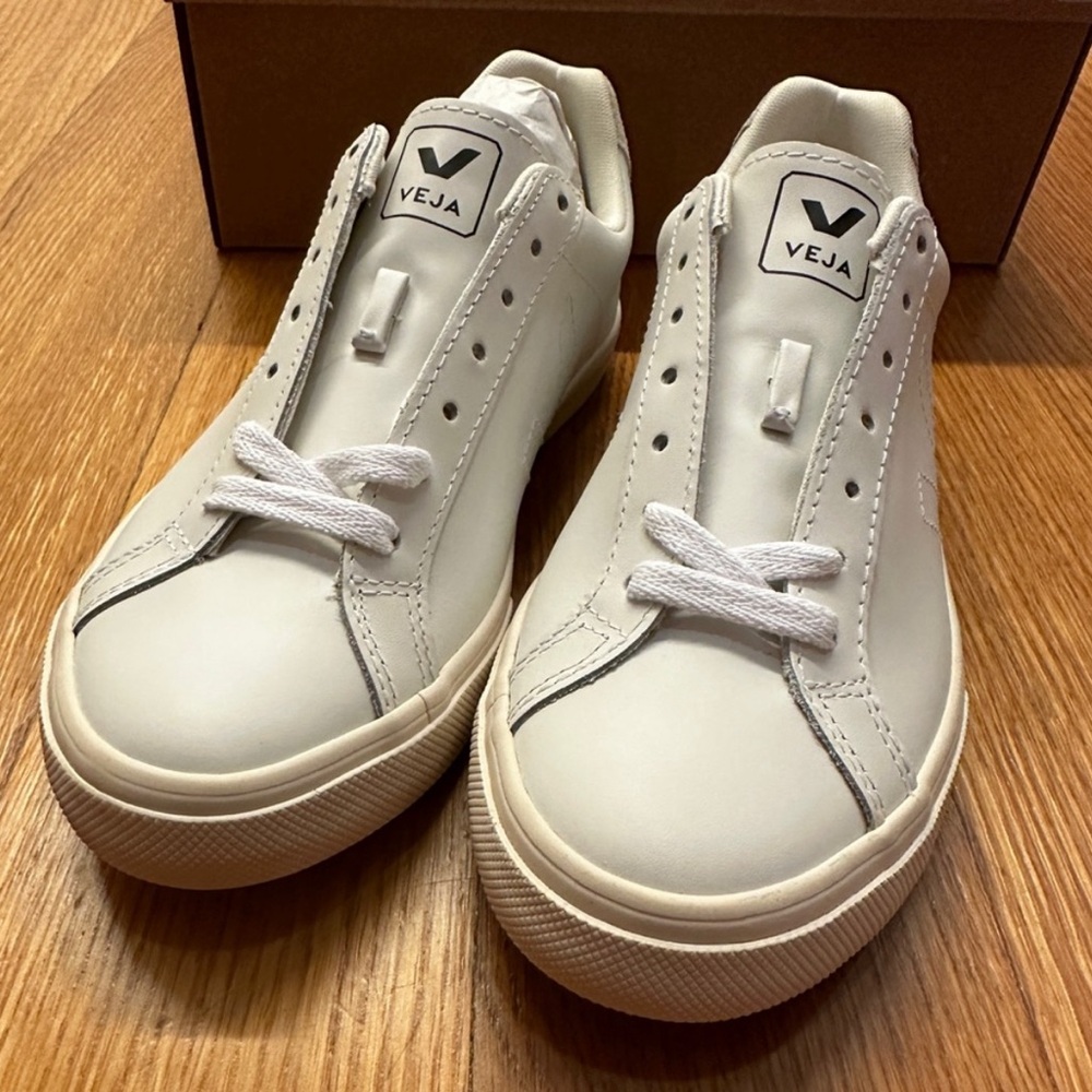 NWT Vera Esplar Leather Sneakers in White Leather